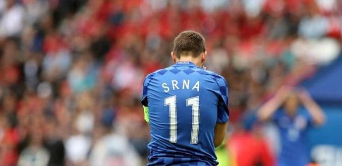 Srna pred vratima Nou Kampa Srna pred vratima Nou Kampa