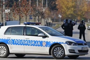 Voz udario u auto na pružnom prelazu, ima mrtvih i povrijeđenih Voz udario u auto na pružnom prelazu, ima mrtvih i povrijeđenih