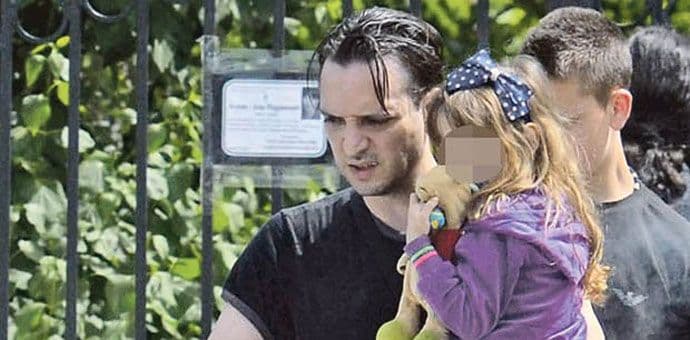 Ubistvo pjevačice: Moja mama je otišla i nestala u travi! Ubistvo pjevačice: Moja mama je otišla i nestala u travi!