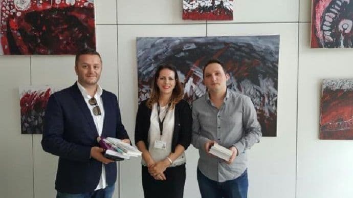 Societe Generale banka Montenegro donirala knjige mobilnoj biblioteci Societe Generale banka Montenegro donirala knjige mobilnoj biblioteci