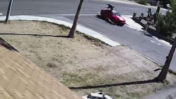 Saopštio joj istinu sa osmjehom na licu, sjela je u auto i pregazila ga (Video) Saopštio joj istinu sa osmjehom na licu, sjela je u auto i pregazila ga (Video)