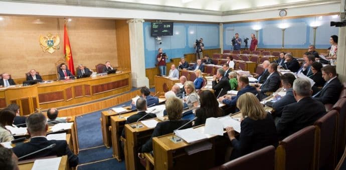 SDP: Ponoviti raspravu o "švajcarcima" SDP: Ponoviti raspravu o "švajcarcima"