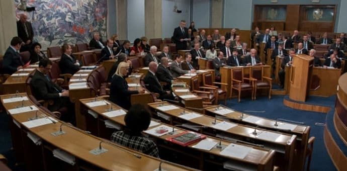 Prekinuta sjednica Skupštine: Knežević nazvao Mustafića - "Sulejmanom Veličanstvenim" Prekinuta sjednica Skupštine: Knežević nazvao Mustafića - "Sulejmanom Veličanstvenim"