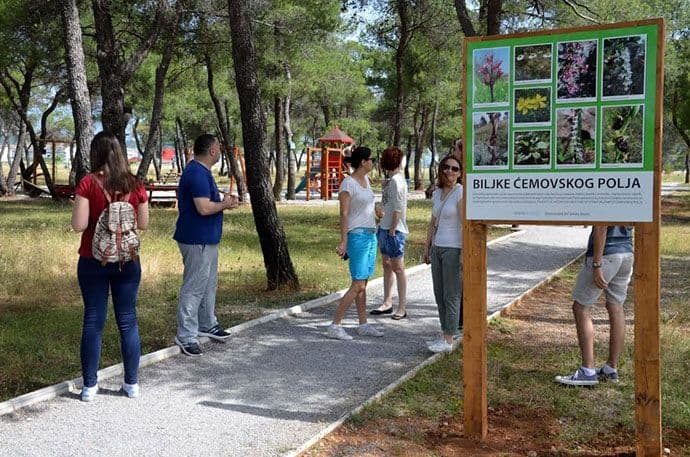 Smjernice, sunčani sat i infotabla noviteti na Ćemovskom polju Smjernice, sunčani sat i infotabla noviteti na Ćemovskom polju