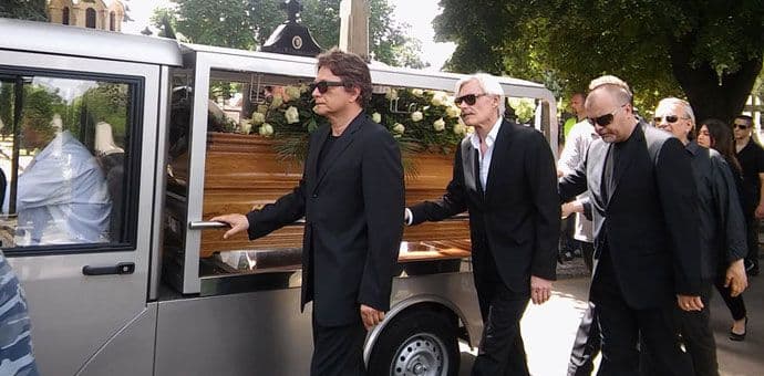 Manda sahranjen uz plač, suze i Nesanicu Manda sahranjen uz plač, suze i Nesanicu