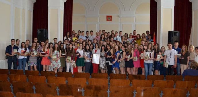 Dodijeljene "Luče" podgoričkim gimanzijalcima Dodijeljene "Luče" podgoričkim gimanzijalcima