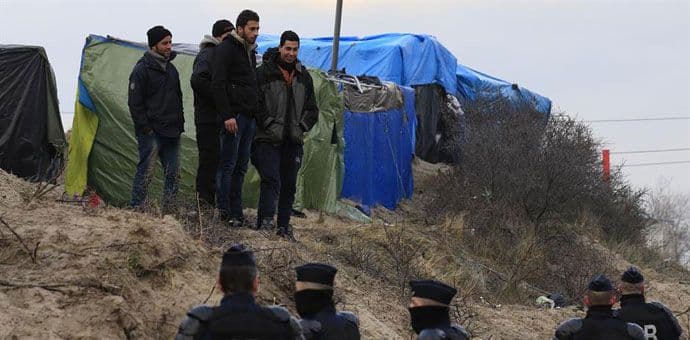 Migranti u pariskom metrou, ispod mostova, u dvorištima... Migranti u pariskom metrou, ispod mostova, u dvorištima...