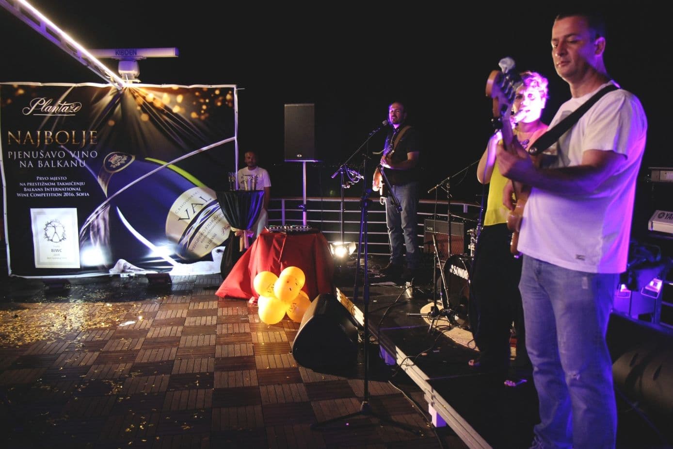 FOTO: Šampionski "Val" plovio Bokom FOTO: Šampionski "Val" plovio Bokom