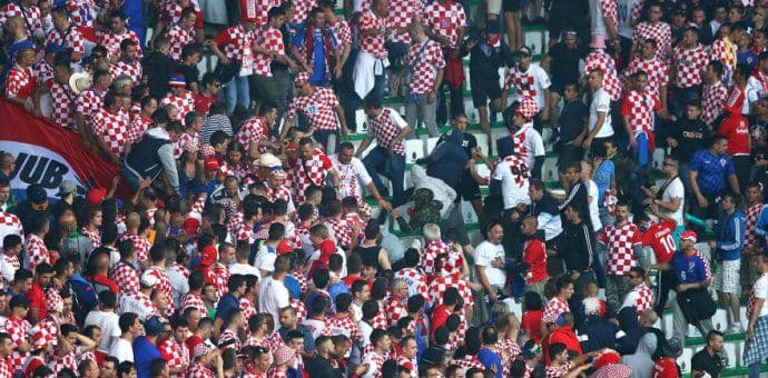 UEFA kaznila Hrvate sa 100 hiljada eura! UEFA kaznila Hrvate sa 100 hiljada eura!
