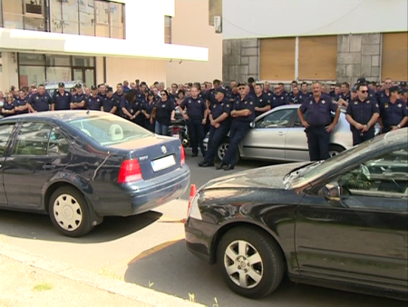 Zaposleni u ZIKS-u nastavljaju štrajk Zaposleni u ZIKS-u nastavljaju štrajk