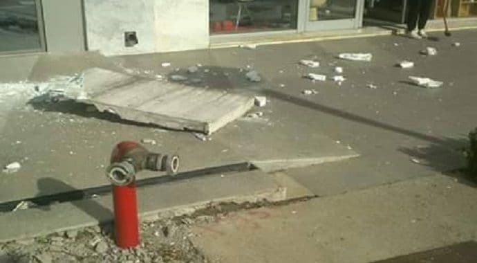 Podgorica: ''Kvalitet novogradnje'', odlomio se veliki komad fasade Podgorica: ''Kvalitet novogradnje'', odlomio se veliki komad fasade