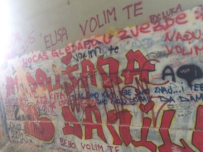 Ljubavne poruke na podgoričkim zidovima(FOTO) Ljubavne poruke na podgoričkim zidovima(FOTO)
