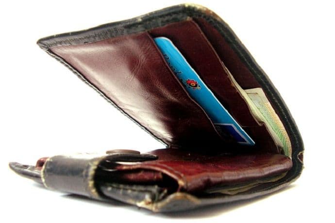 Grobar ukrao novčanik pokojnika da bi platio picu Grobar ukrao novčanik pokojnika da bi platio picu