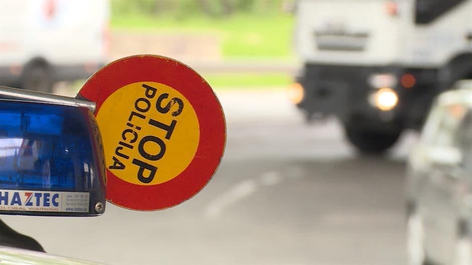 MOJKOVAC: U saobraćajnoj nesreći poginula jedna osoba, četvoro povrijeđeno MOJKOVAC: U saobraćajnoj nesreći poginula jedna osoba, četvoro povrijeđeno