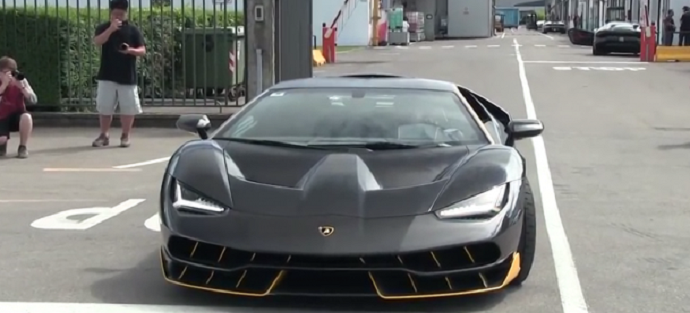 Kad zvijer izađe iz kaveza - Lambo od 2,5 miliona na ulici (video) Kad zvijer izađe iz kaveza - Lambo od 2,5 miliona na ulici (video)