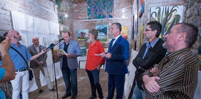 GRAD TEATAR: Goranović otvorio izložbu Nikčevića GRAD TEATAR: Goranović otvorio izložbu Nikčevića
