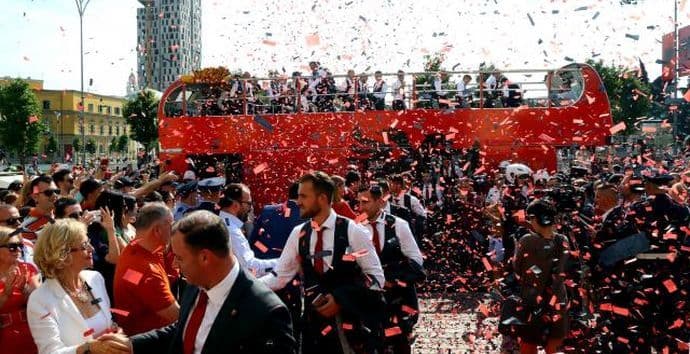 Tirana: Crveni tepih, nacionalna garda i milion eura Tirana: Crveni tepih, nacionalna garda i milion eura