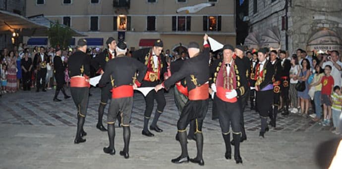 Dan Bokeljske mornarice: Danas svečana akademija, sjutra kolo na Trgu od oružja Dan Bokeljske mornarice: Danas svečana akademija, sjutra kolo na Trgu od oružja