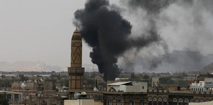 U napadima ogranka Islamske države u Jemenu ubijene 43 osobe U napadima ogranka Islamske države u Jemenu ubijene 43 osobe