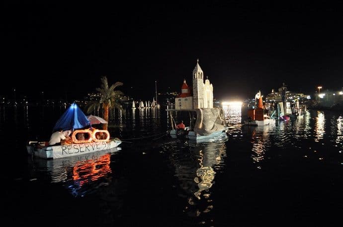 Raspisan konkurs za učešće u smotri barki "Bokeljska noć 2016" Raspisan konkurs za učešće u smotri barki "Bokeljska noć 2016"
