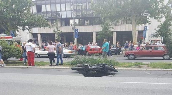 Motorom naletio na pješaka, prevezen na reanimaciju Motorom naletio na pješaka, prevezen na reanimaciju