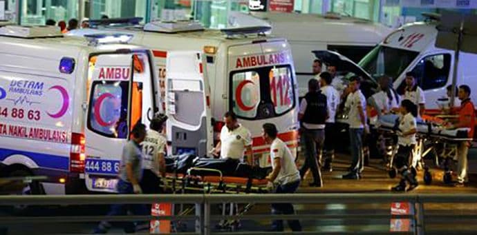 Novi bilans napada na aerodrom "Ataturk": Desetine mrtvih, više od 100 povrijeđeno Novi bilans napada na aerodrom "Ataturk": Desetine mrtvih, više od 100 povrijeđeno