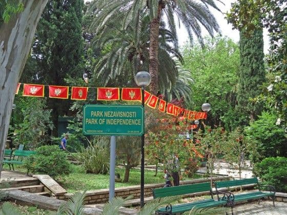 Bruka nije završena: Aćimović ukinula odobrenje za postavljanje tabli „Park nezavisnosti“ Bruka nije završena: Aćimović ukinula odobrenje za postavljanje tabli „Park nezavisnosti“