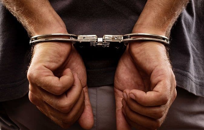 Čačanin oteo dvije djevojke i silovao ih u automobilu! Čačanin oteo dvije djevojke i silovao ih u automobilu!