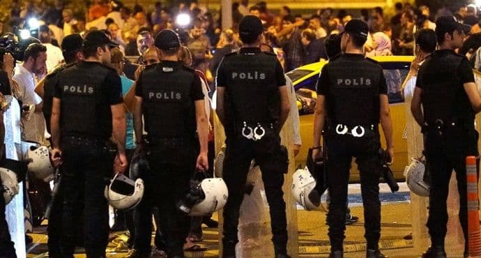 Nikšićanin u Turskoj: Ljudi su u panici, policija je na svakom koraku Nikšićanin u Turskoj: Ljudi su u panici, policija je na svakom koraku