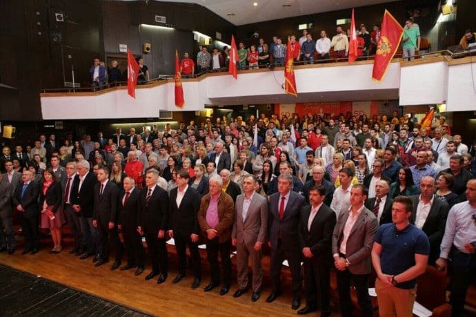 SD: O opsesiji novcem govore oni koji su trgovali zastavama svoje države SD: O opsesiji novcem govore oni koji su trgovali zastavama svoje države