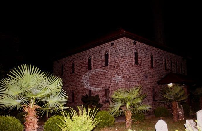 Džamija u Tuzima u bojama Turske Džamija u Tuzima u bojama Turske