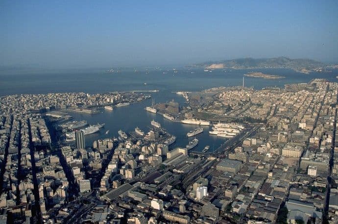 Grci odobrili prodaju luke Pirej Kinezima Grci odobrili prodaju luke Pirej Kinezima