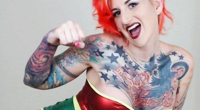 Ona ucjenjuje i vrijeđa ljude za 4000 dolara dnevno, a on sprema kuću, čisti, kuva Ona ucjenjuje i vrijeđa ljude za 4000 dolara dnevno, a on sprema kuću, čisti, kuva