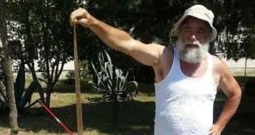 Akcija vatrogasaca: Dva sata izvlačili zmiju iz automobila Akcija vatrogasaca: Dva sata izvlačili zmiju iz automobila