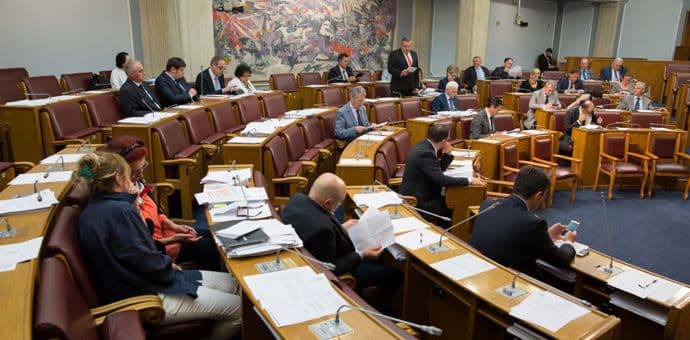 Nastavljena sjednica parlamenta Nastavljena sjednica parlamenta