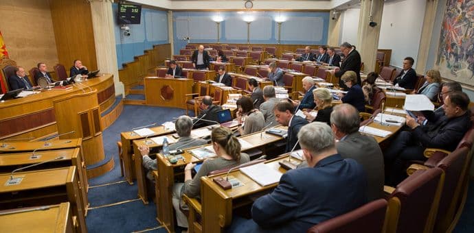 Skupština: Novi incidenti, umalo fizički obračun poslanika DF-a i DPS-a Skupština: Novi incidenti, umalo fizički obračun poslanika DF-a i DPS-a