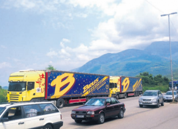 Mještani blokirali šlepere i spriječili istovar opreme za Sea Dance Mještani blokirali šlepere i spriječili istovar opreme za Sea Dance