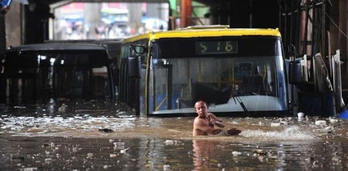 U poplavama u Kini poginulo 128 ljudi U poplavama u Kini poginulo 128 ljudi