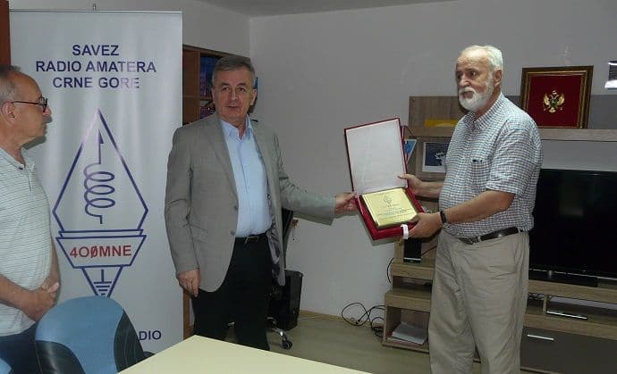 Dodijelili plaketu agenciji: Infrastruktura radio-amatera u skladu sa EU Dodijelili plaketu agenciji: Infrastruktura radio-amatera u skladu sa EU