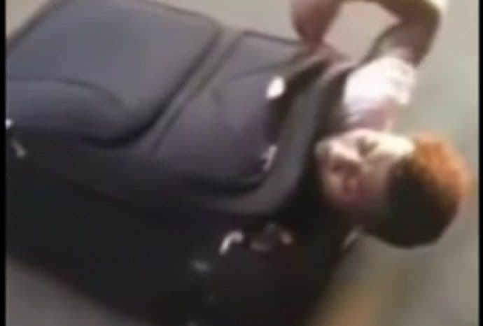 Htio u putnoj torbi da uđe u Švajcarsku(VIDEO) Htio u putnoj torbi da uđe u Švajcarsku(VIDEO)