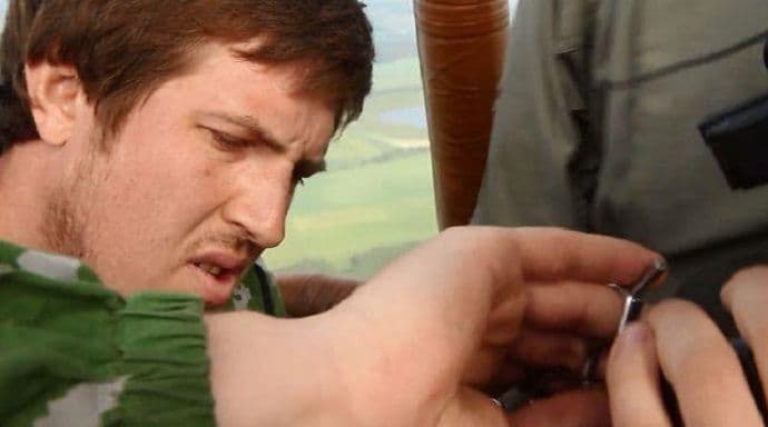 Umjesto u frizerskom salonu, on šiša: u balonu Umjesto u frizerskom salonu, on šiša: u balonu