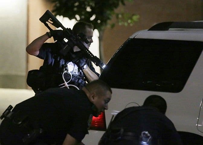 Ubijena četiri policajca u Dalasu Ubijena četiri policajca u Dalasu