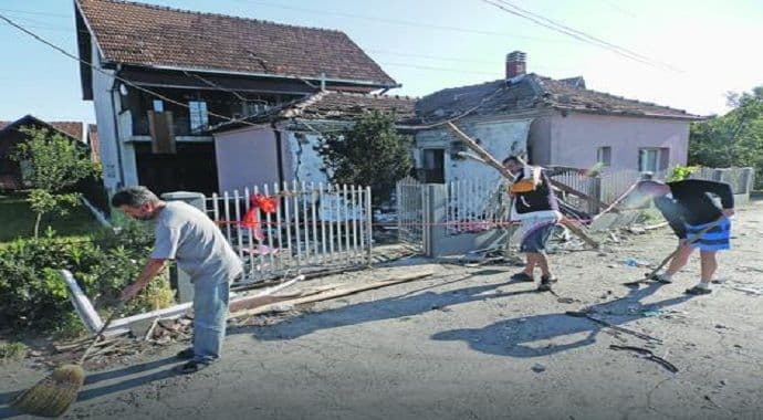 Bizaran napad u Kraljevu: Eksploziv bačen u kuću starice kao upozorenje Bizaran napad u Kraljevu: Eksploziv bačen u kuću starice kao upozorenje