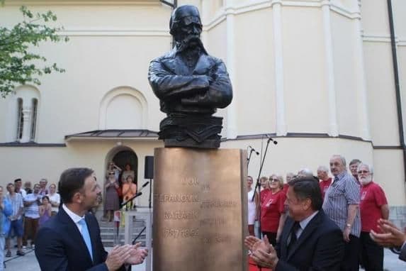 Ljubljana: Otkriven spomenik Vuku Karadžiću, prezime napisano pogrešno Ljubljana: Otkriven spomenik Vuku Karadžiću, prezime napisano pogrešno