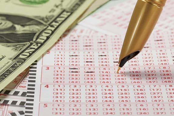 Slučajno pronašla dobitni tiket od 470 hiljada dolara Slučajno pronašla dobitni tiket od 470 hiljada dolara