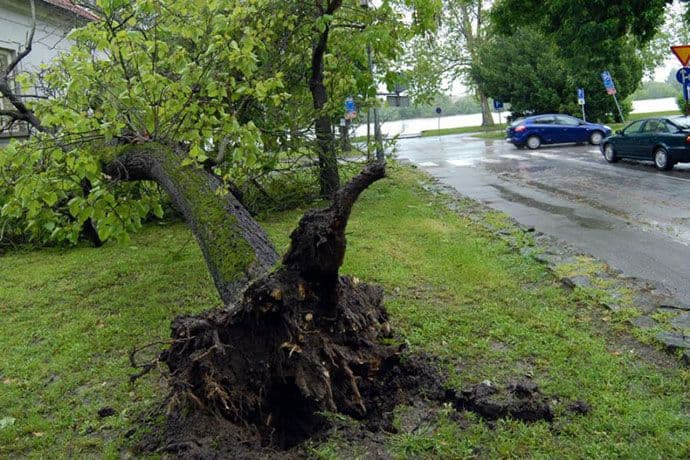 Nevrijeme pogodilo dijelove Hrvatske i Slovenije Nevrijeme pogodilo dijelove Hrvatske i Slovenije