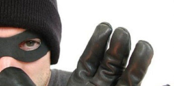 Maskirani napadač ukrao oko 5.000 eura Maskirani napadač ukrao oko 5.000 eura