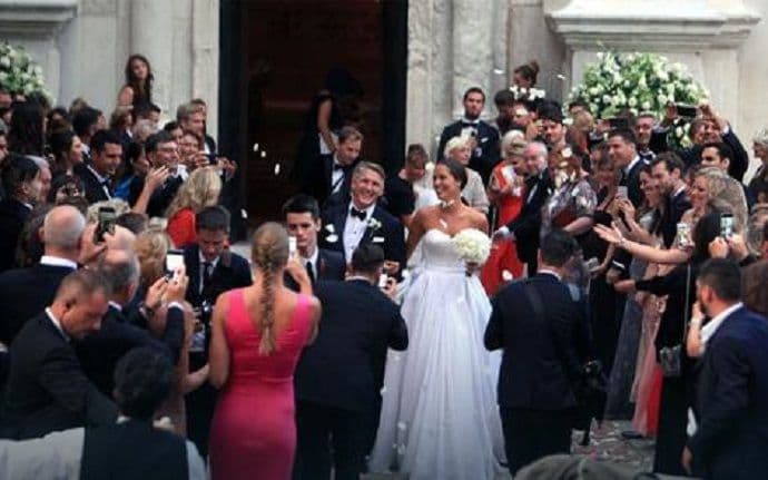 Prva haljina je bila "džabe", a evo koliko je koštala Anina vjenčanica za crkveno venčanje! Prva haljina je bila "džabe", a evo koliko je koštala Anina vjenčanica za crkveno venčanje!