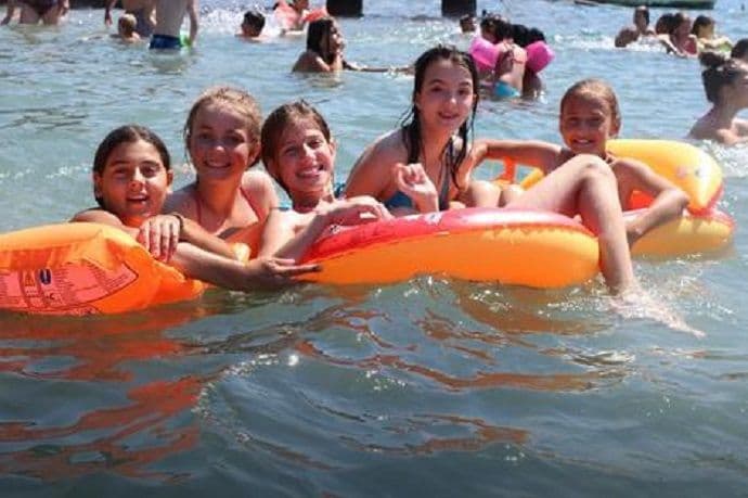 Mališani sa Kosova ljetuju u Tivtu Mališani sa Kosova ljetuju u Tivtu