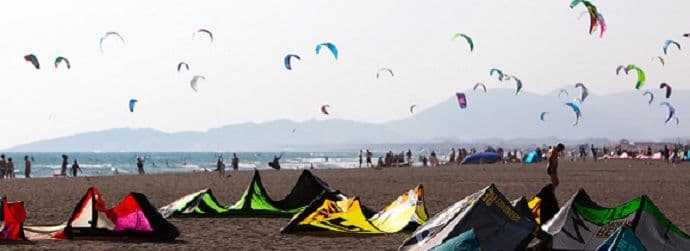Kajt-surf je zaštitni znak Velike plaže, Hamilton oduševljen Kajt-surf je zaštitni znak Velike plaže, Hamilton oduševljen